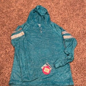 Hooded long sleeve shirt